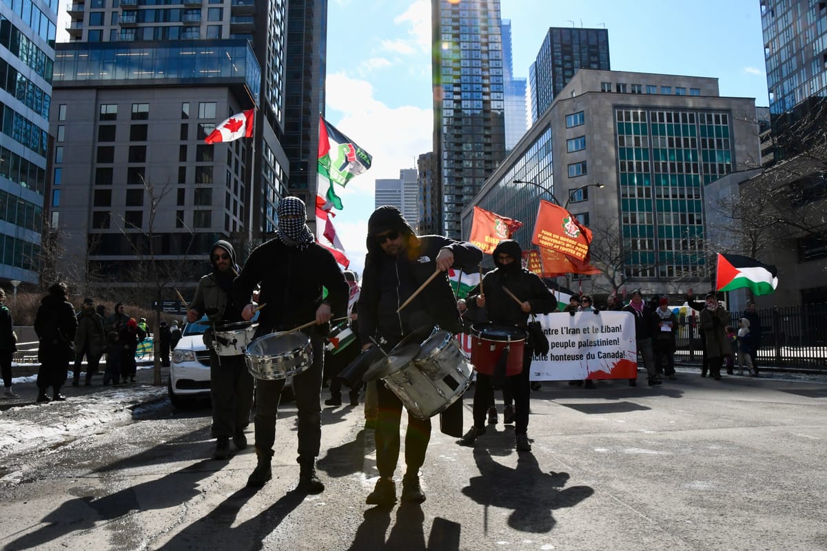 Retour photographique sur la marche anti-guerre et du rassemblement pour la justice et la population migrante du 21 mars 2026 à Montréal