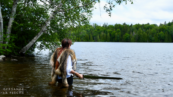 Quelques photos avec mon épée, les pieds dans l'eau